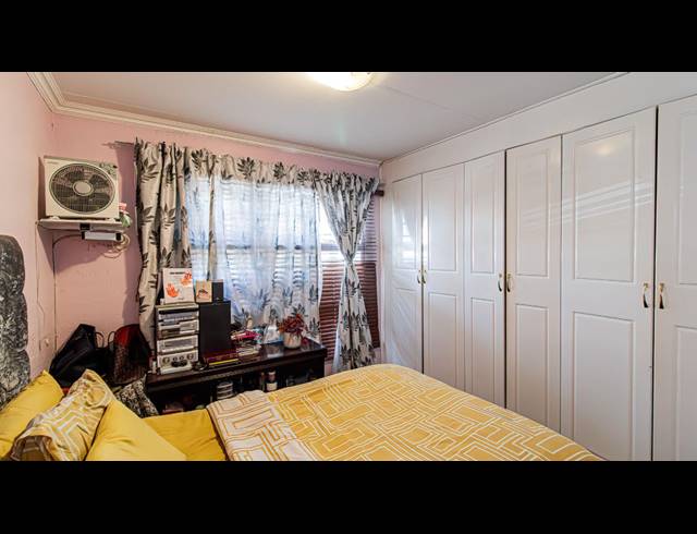 3 BEDROOM TOWNHOUSE FOR SALE IN MULBARTON